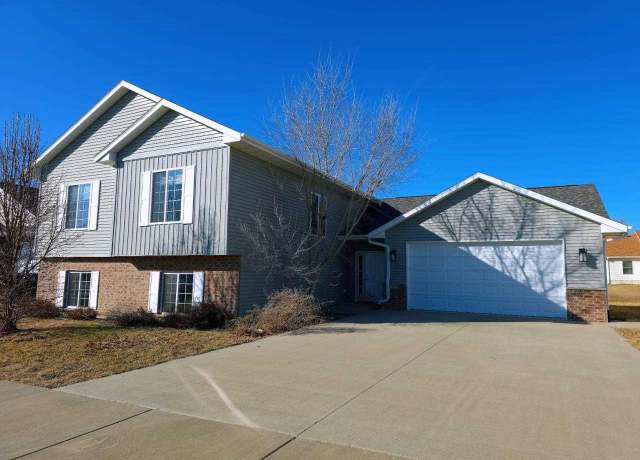 Property at 1736 Dickenson Ln, Iowa City, IA 52240, 5 beds, 3 baths