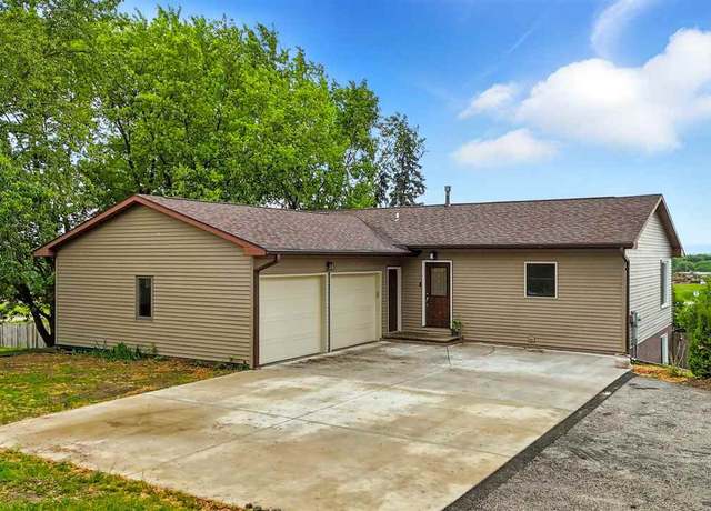 Property at 1895 Hwy 38, Muscatine, IA 52761, 4 beds, 3 baths