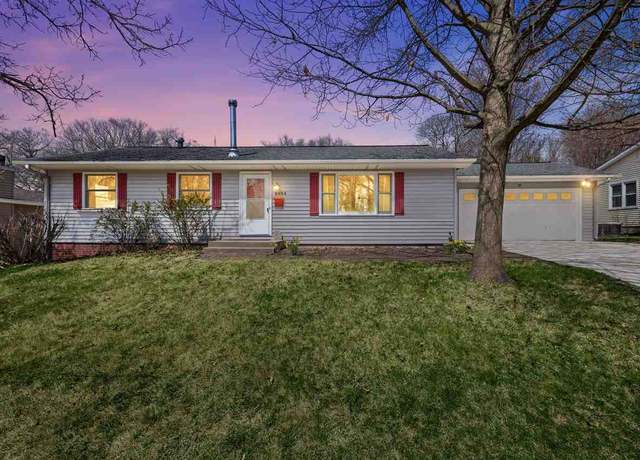 Property at 2934 E Washington St, Iowa City, IA 52245, 4 beds, 2 baths