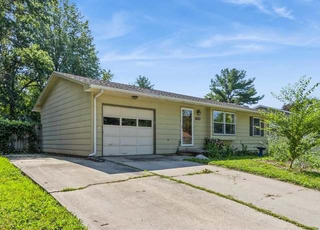 Property at 2248 Bancroft Dr, Iowa City, IA 52245, 3 beds, 2 baths