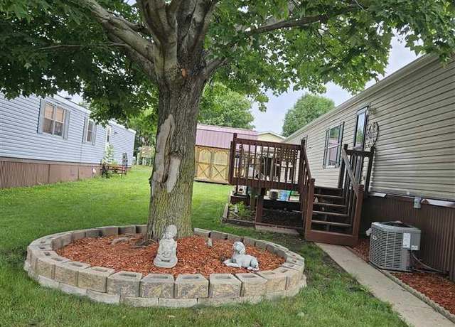 Property at 17 Summary St, Iowa City, IA 52240, 3 beds, 2 baths