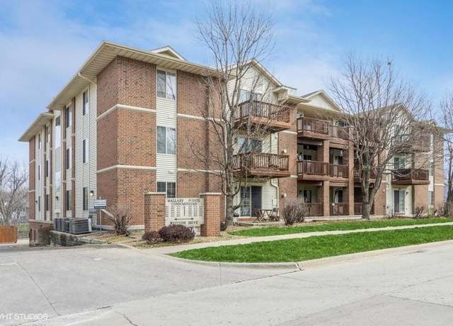 Property at 408 West Side Dr, Iowa City, IA 52246, 3 beds, 2 baths
