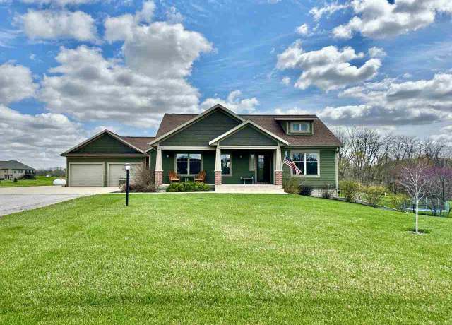 Property at 1436 Willow Brook Ln, Riverside, IA 52327, 3 beds, 3 baths