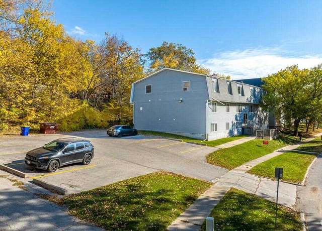 Property at 1014 Oakcrest St, Iowa City, IA 52246, 5 baths