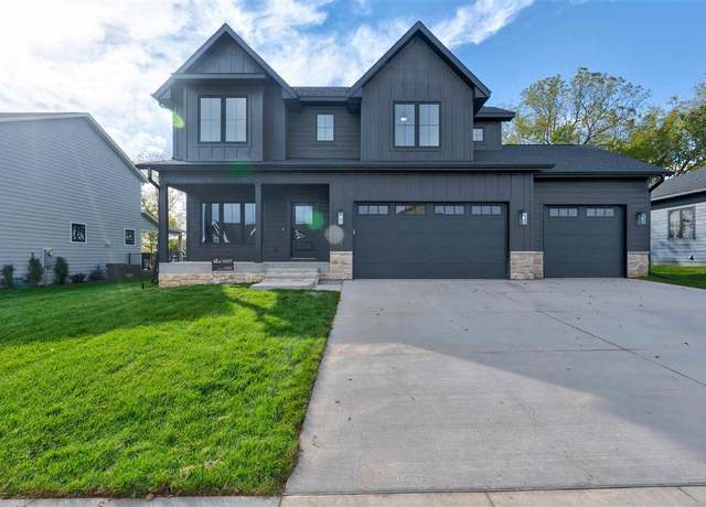 Property at 1405 Green Oak Pass, Tiffin, IA 52340, 4 beds, 3 baths