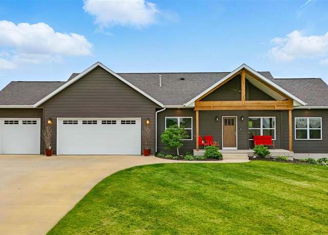Property at 1145 Pelican Dr, Kalona, IA 52247, 4 beds, 2.5 baths