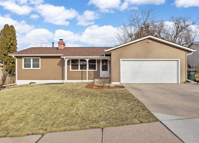 Property at 1415 25th St St NW, Cedar Rapids, IA 52405, 3 beds, 2.5 baths