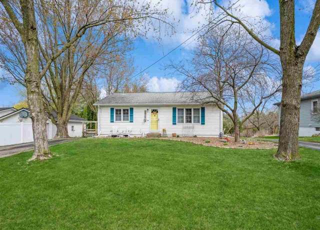 Property at 1016 1st St, Center Point, IA 52213, 4 beds, 1.5 baths