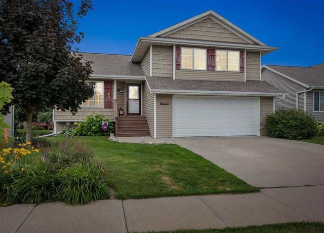Property at 1533 Vesti Ln, Iowa City, IA 52240, 3 beds, 2.5 baths