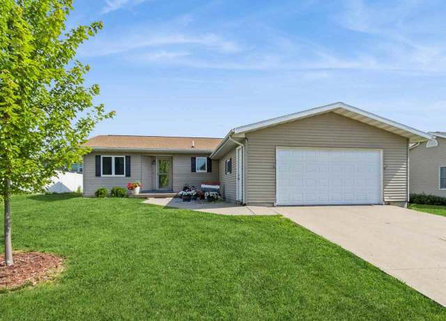 Property at 206 Buckeye Ln, Riverside, IA 52327, 3 beds, 3 baths