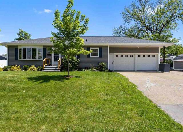 Property at 2705 14th Ave, Marion, IA 52302, 3 beds, 1.5 baths