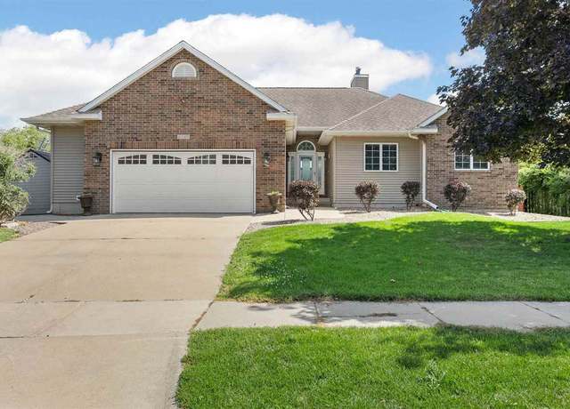 Property at 1125 Saint Andrews Dr, North Liberty, IA 52317, 4 beds, 3.5 baths