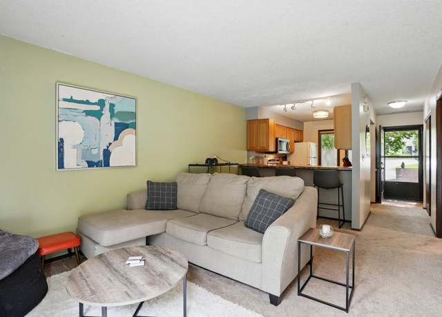 Property at 325 Samoa Ct, Iowa City, IA 52246, 2 beds, 1.5 baths