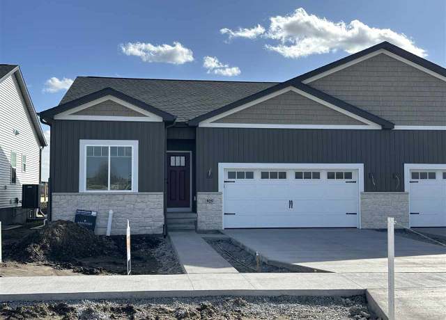 Property at 925 Eisenhower Blvd, North Liberty, IA 52317, 5 beds, 3 baths