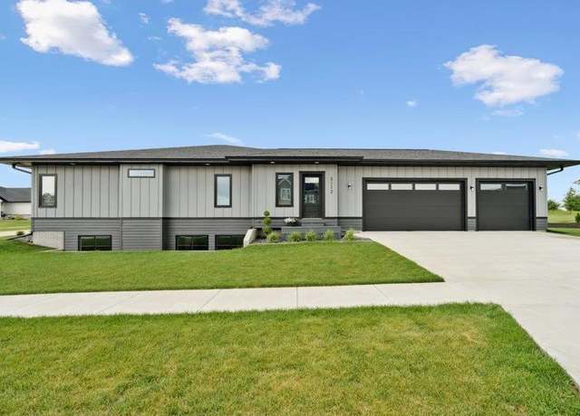 Property at 5112 Scenic View Ct Ct SW, Cedar Rapids, IA 52404, 5 beds, 3 baths
