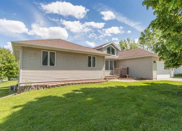Property at 806 W 2nd St, Washington, IA 52353, 3 beds, 2.5 baths