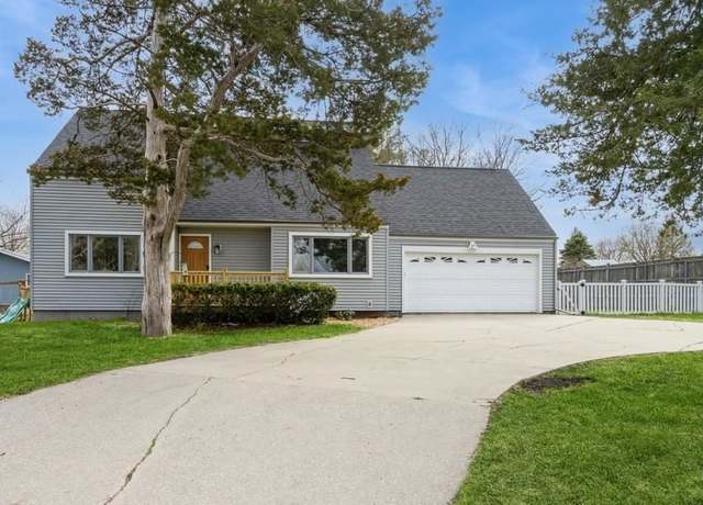 Property at 704 Holiday Rd, Coralville, IA 52241, 3 beds, 2 baths