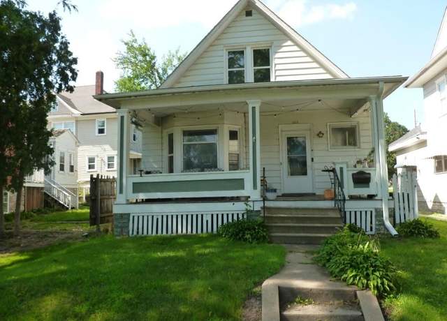Property at 610 Iowa Ave, Iowa City, IA 52240, 5 beds, 2 baths