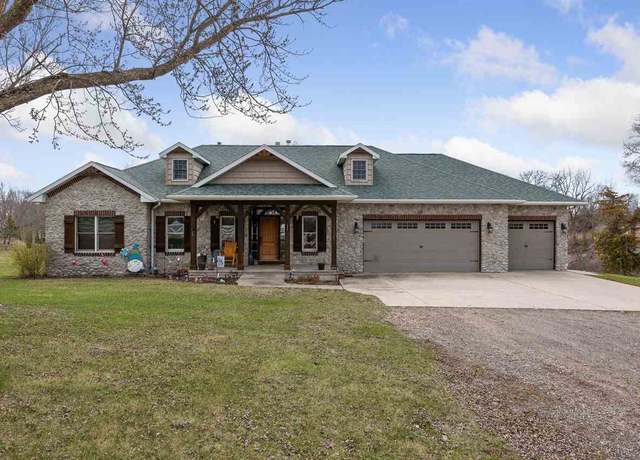 Property at 1321 Hickory Hollow Rd NE, Solon, IA 52333, 4 beds, 3 baths
