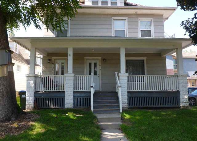 Property at 614 Iowa Ave, Iowa City, IA 52240, 3 baths