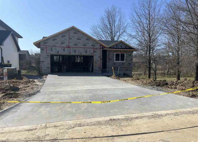Property at 11 Huntington Dr, Iowa City, IA 52245, 3 beds, 3 baths