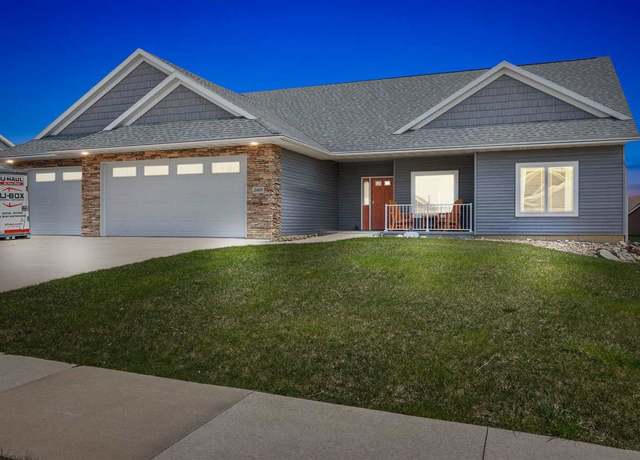 Property at 2409 Prairie Walk Dr Dr NW, Cedar Rapids, IA 52405, 3 beds, 3 baths
