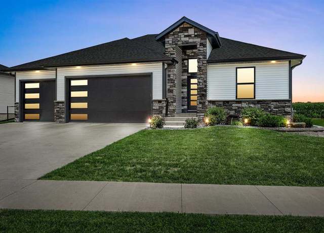 Property at 1190 Berkshire Ln, North Liberty, IA 52317, 4 beds, 3 baths