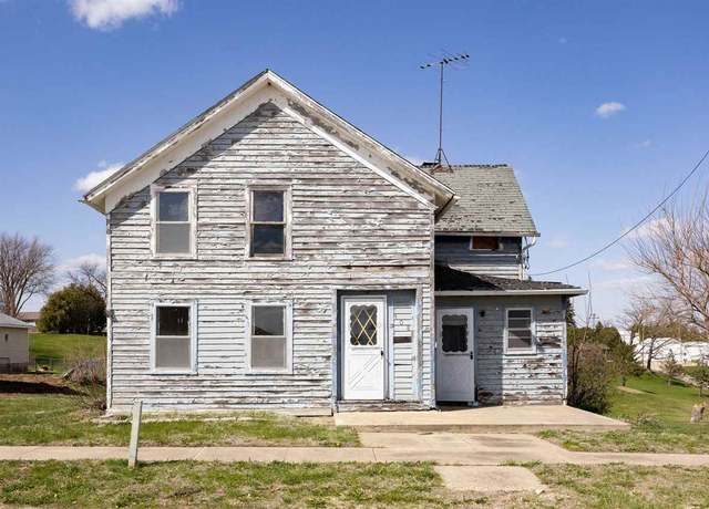 Property at 408 W Green St, Wyoming, IA 52362, 2 beds, 2 baths