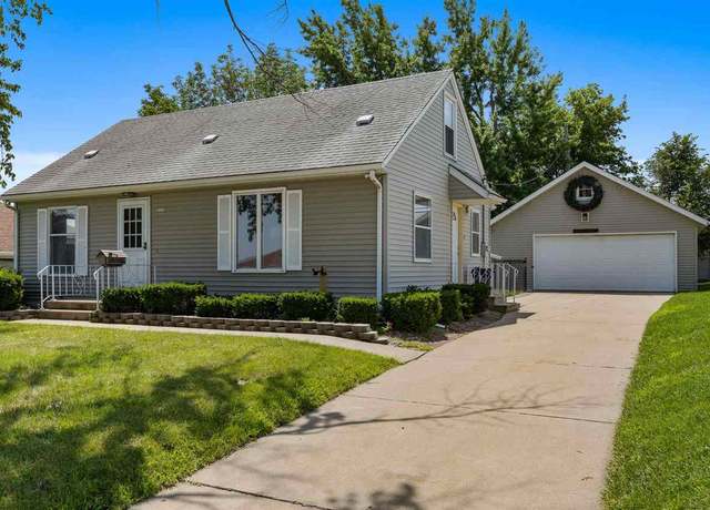 Property at 2226 Chandler St, Cedar Rapids, IA 52404, 3 beds, 2 baths