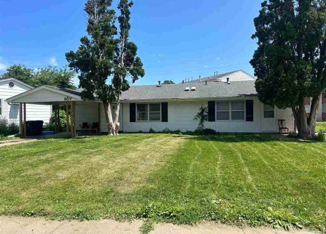 Property at 805/807 20th Ave, Coralville, IA 52241, 5 beds, 2 baths