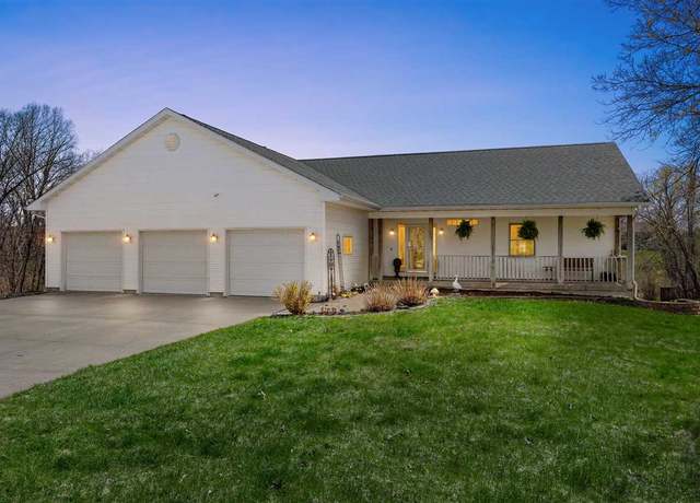 Property at 4117 NE Riverview Road Rd NE, Cedar Rapids, IA 52411, 5 beds, 3 baths