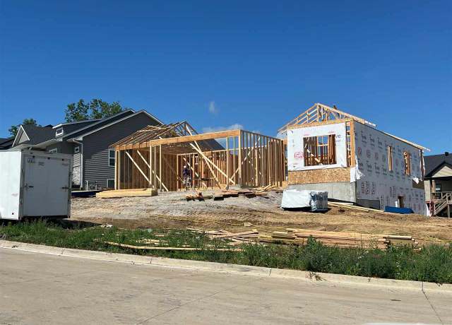 Property at 1417 Legend Dr, Tiffin, IA 52340, 5 beds, 3 baths