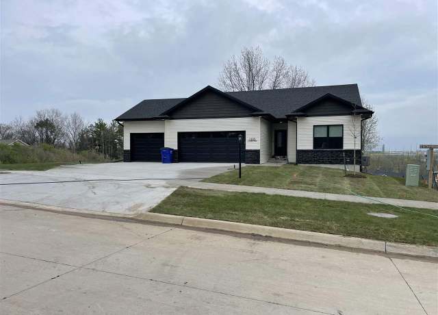 Property at 1417 Legend Dr, Tiffin, IA 52340, 5 beds, 3 baths