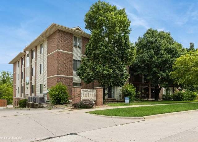 Property at 408 West Side Dr, Iowa City, IA 52246, 3 beds, 2 baths