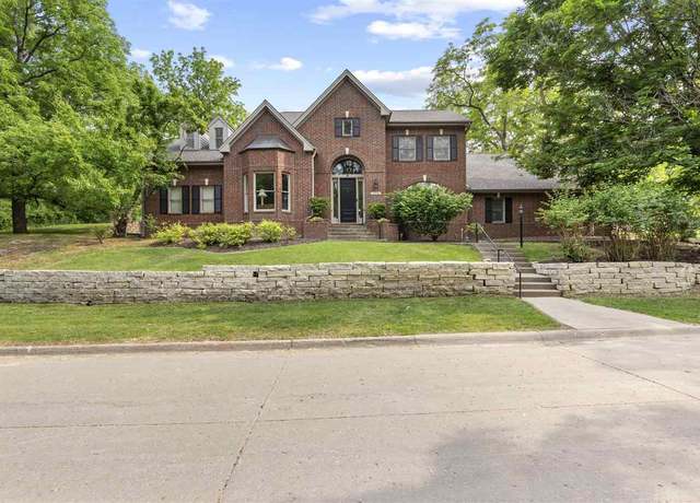 Property at 1725 Windsor Ct, Iowa City, IA 52245, 5 beds, 4.5 baths