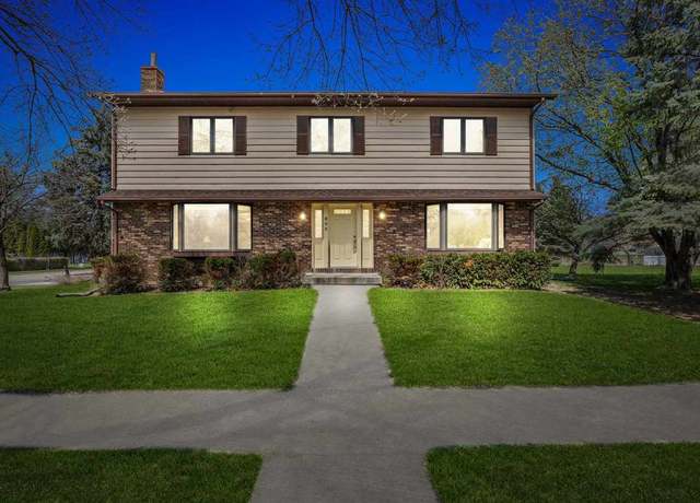 Property at 802 Sandusky Dr, Iowa City, IA 52240, 4 beds, 3 baths