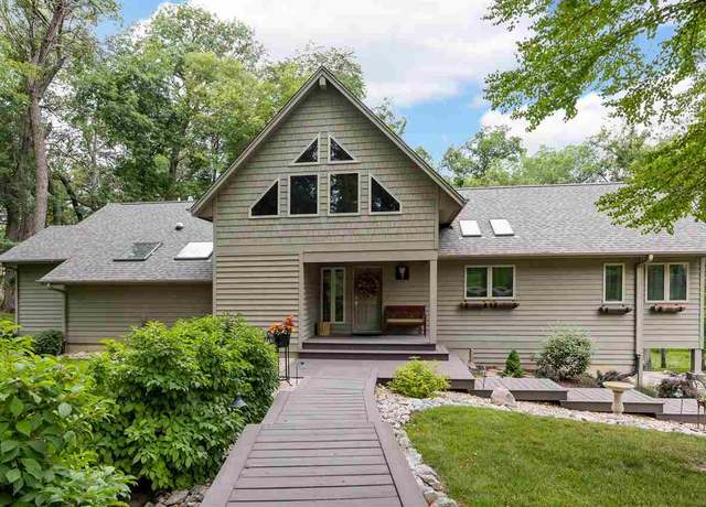 Property at 3948 Stewart Road Rd NE, Iowa City, IA 52240, 3 beds, 3 baths