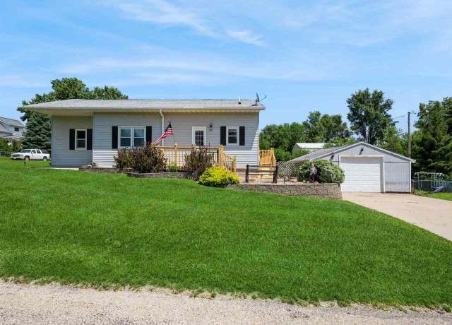 Property at 202 Ash Ave, Urbana, IA 52345, 2 beds, 1 bath