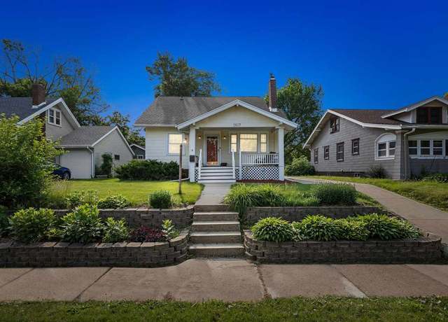 Property at 2607 B Ave Ave NE, Cedar Rapids, IA 52402, 2 beds, 1 bath