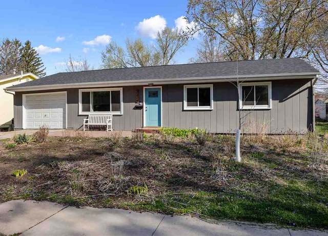 Property at 3216 Shamrock Dr, Iowa City, IA 52245, 3 beds, 2 baths