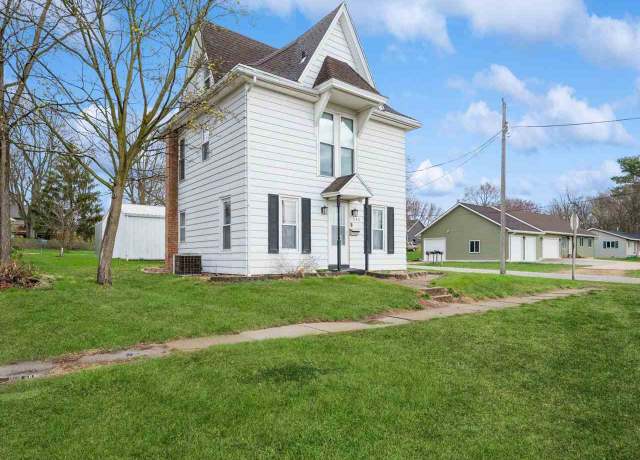 Property at 646 State St, Central Cityname, IA 52214, 3 beds, 2 baths