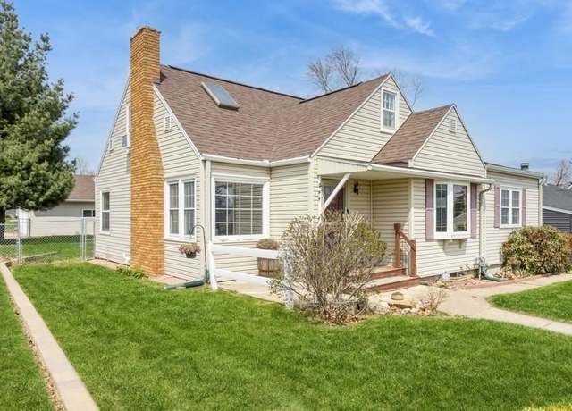 Property at 2006 G Ave Ave NE, Cedar Rapids, IA 52402, 3 beds, 2 baths