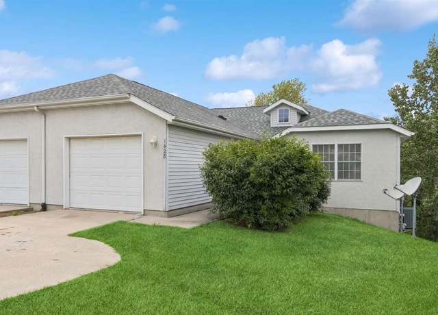 Property at 1428 Kenai Ct, Coralville, IA 52241, 4 beds, 3 baths