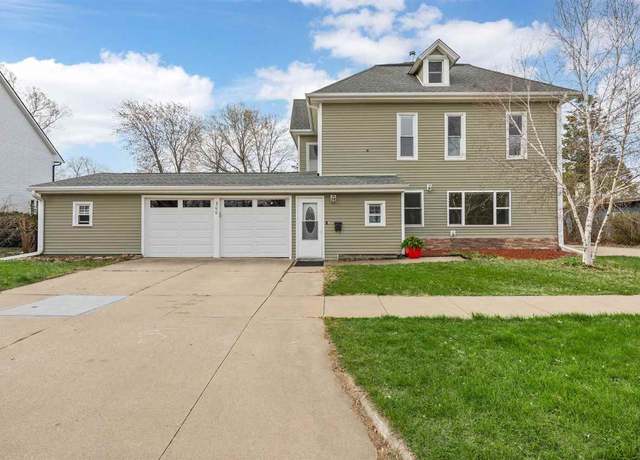 Property at 300 Palisades Rd Rd SW, Mt Vernon, IA 52314, 5 beds, 2 baths