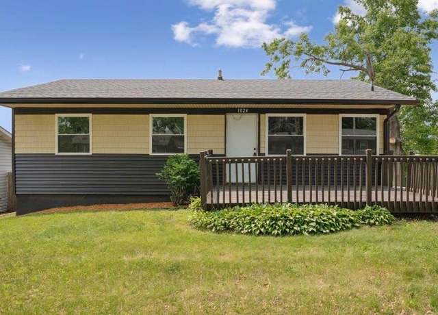Property at 1024 18th St St NW, Cedar Rapids, IA 52405, 4 beds, 2 baths