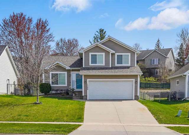 Property at 1388 Woolridge Dr, Coralville, IA 52241, 4 beds, 2.5 baths