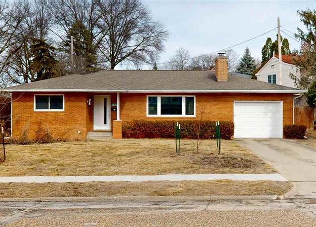 Property at 1822 Glendale Rd, Iowa City, IA 52245, 4 beds, 2 baths