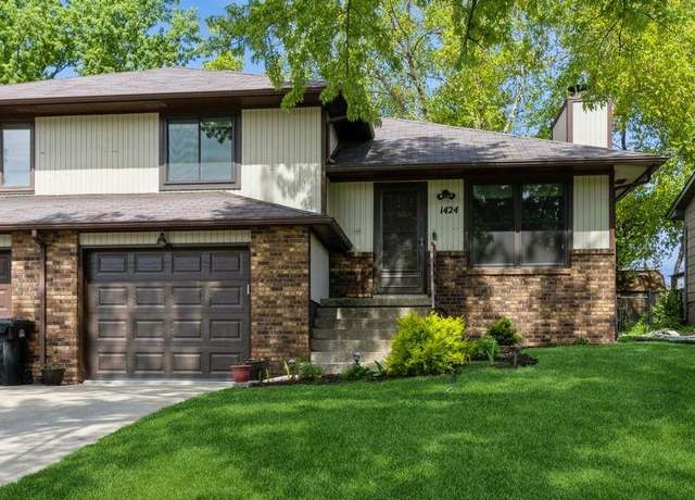 Property at 1424 Eastview Dr, Coralville, IA 52241, 2 beds, 1.5 baths