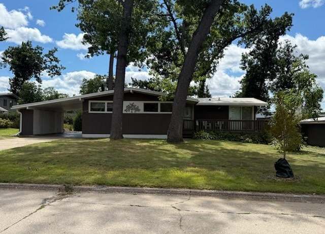 Property at 2305 Fairlane Dr Dr NE, Cedar Rapids, IA 52402, 3 beds, 2 baths
