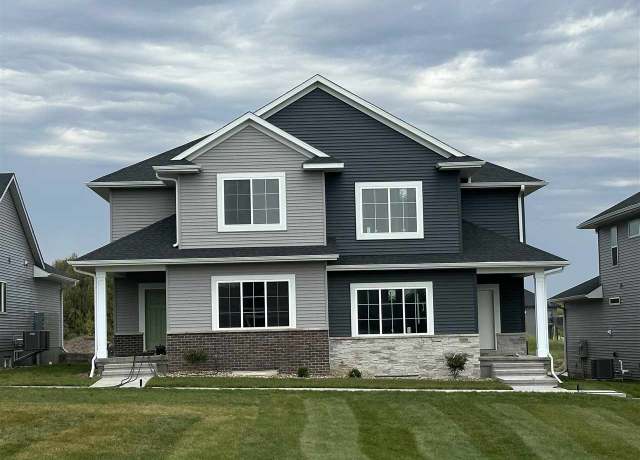 Property at 637 Catherine Dr, Tiffin, IA 52340, 4 beds, 3.5 baths